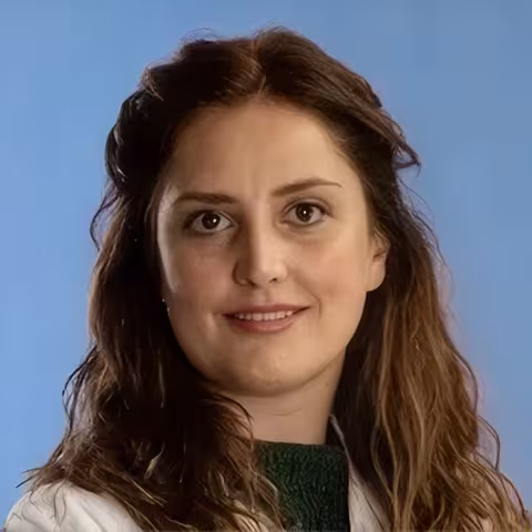 Dr. Lucía Pérez