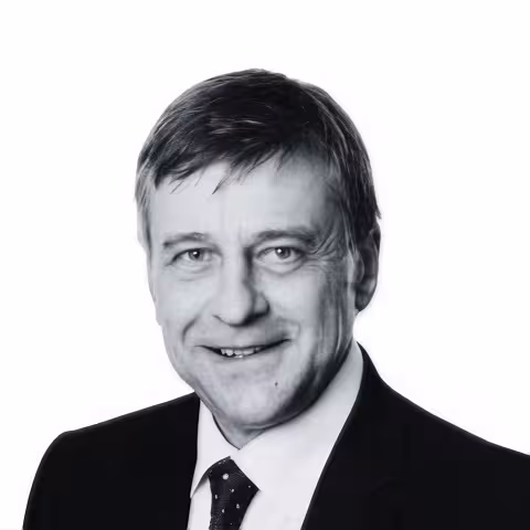Dr Philip Lowe