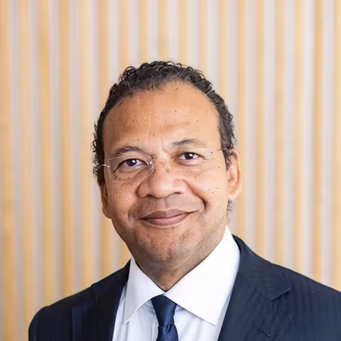 Dr Valentine Akande