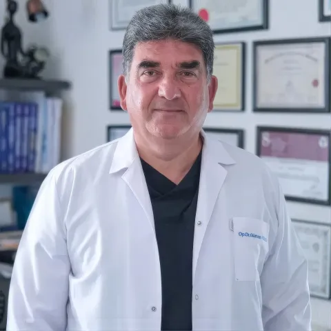 Surgeon Gürhan Keleş