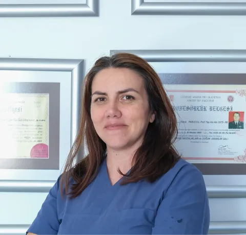 Surgeon Pınar Gülşen